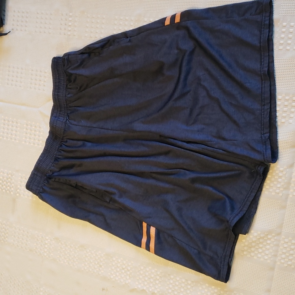 Real Essentials Shorts Men's Medium